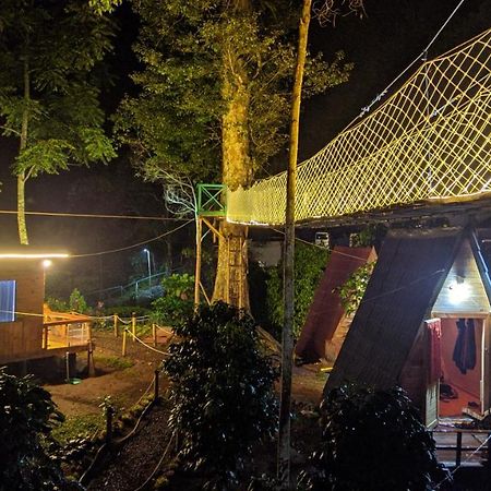 Penginapan Segitiga 2 Bandung Bagian luar foto