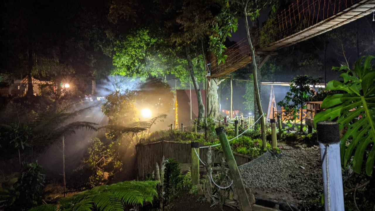 Penginapan Segitiga 2 Bandung Bagian luar foto